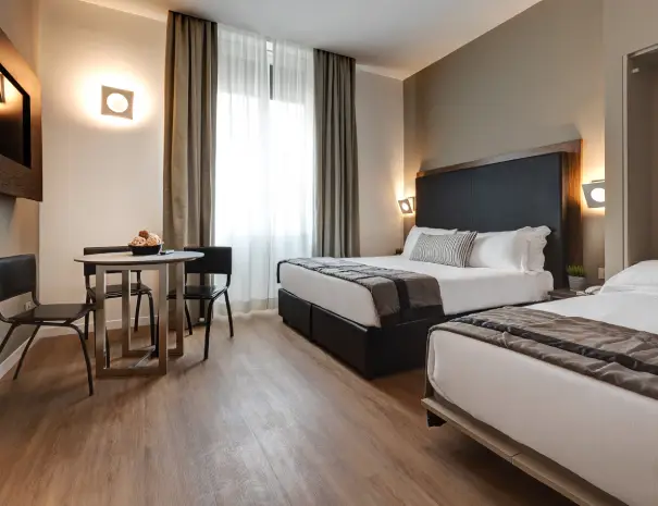 Triple & quadruple room (2)