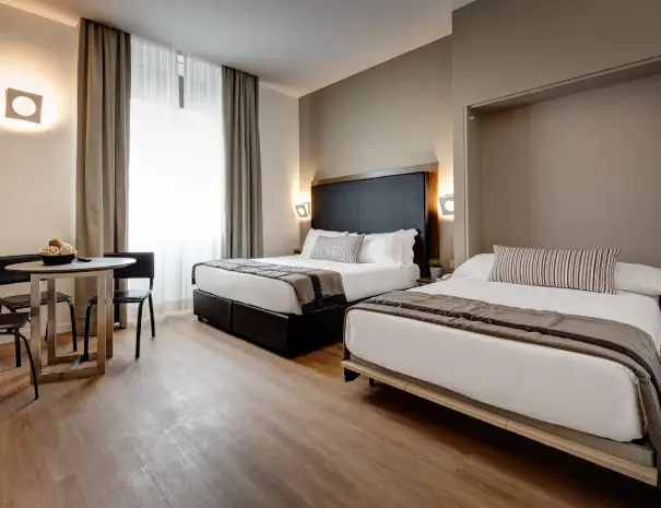 Triple & quadruple room (6)